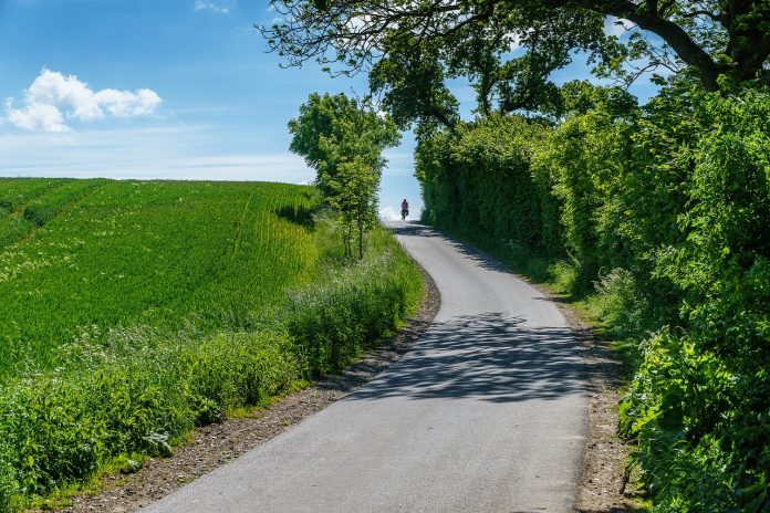 bicycle-tour-2481543_1280